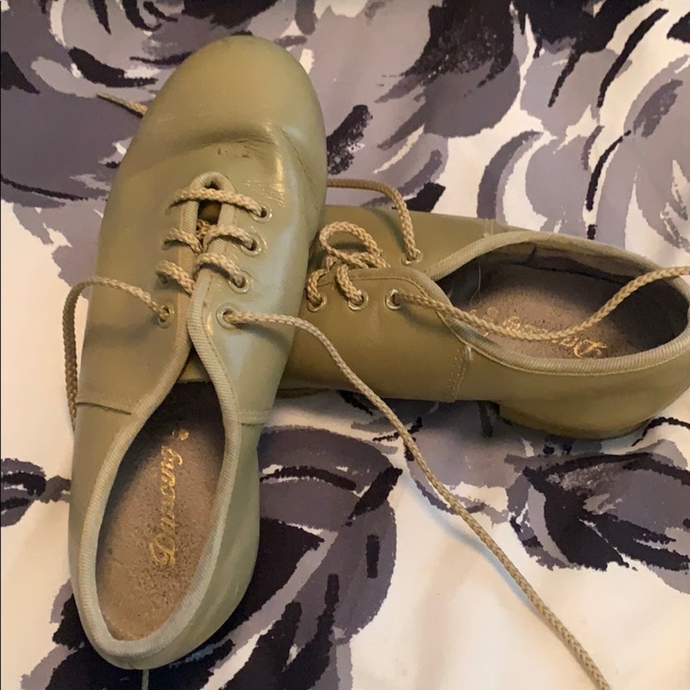 Clogging shoes